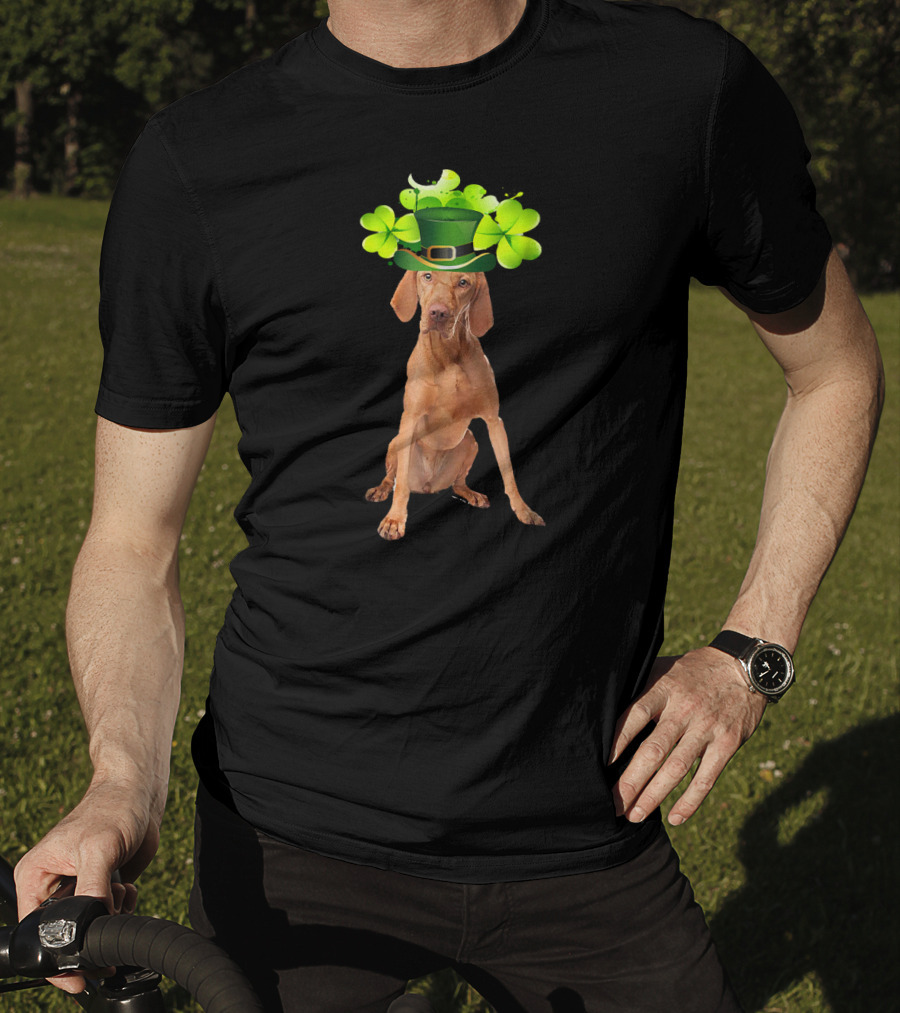 St Patricks Day Hungarian Vizsla Dog With Irish Clover Hat T-Shirt