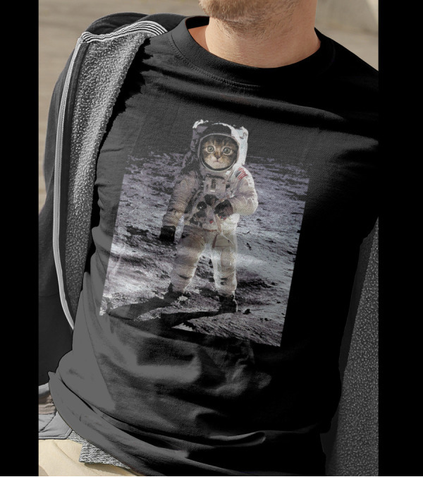 First Space Cat On The Moon Astronaut Suit Moonwalking T-Shirt