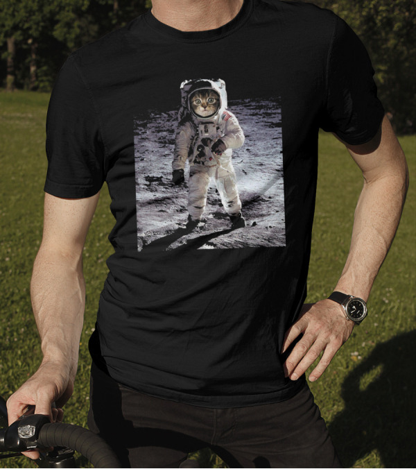 First Space Cat On The Moon Astronaut Suit Moonwalking T-Shirt