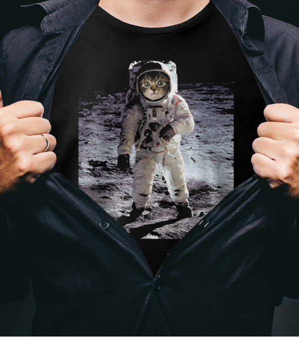 First Space Cat On The Moon Astronaut Suit Moonwalking T-Shirt