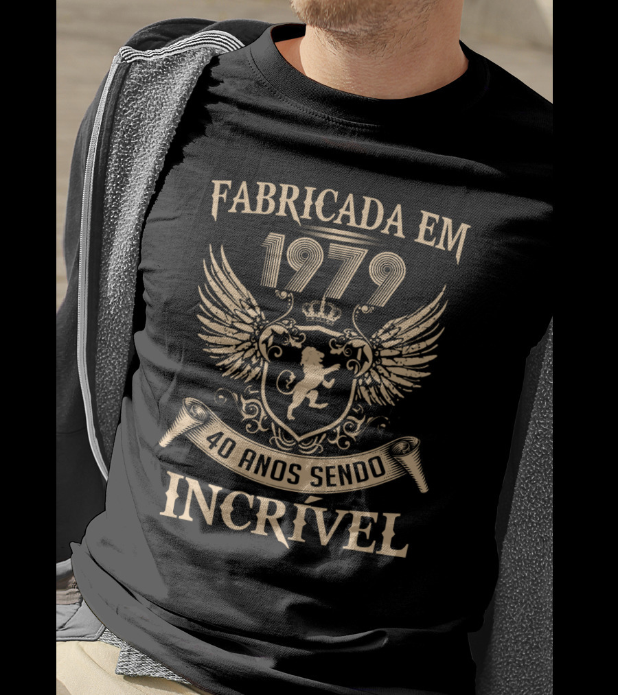 Fabricada Em 1979 40 Anos Sendo Incrível Leão Asa Escudo Coroa T-Shirt