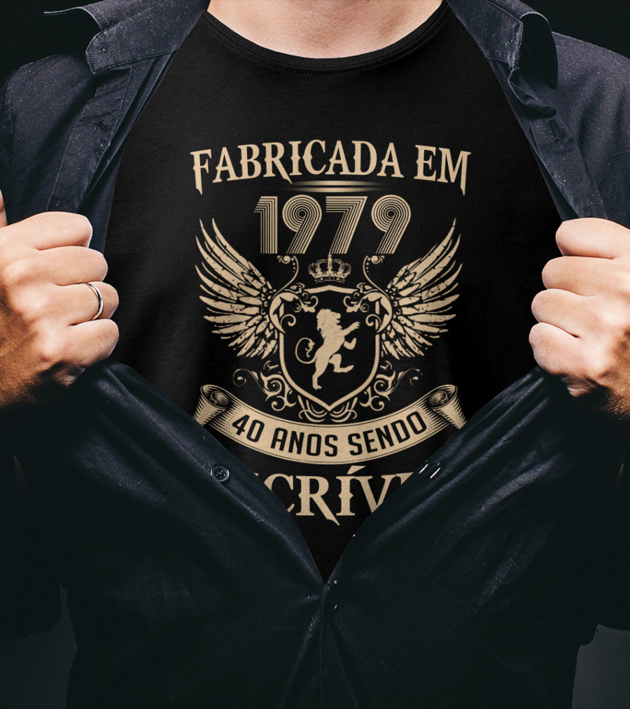 Fabricada Em 1979 40 Anos Sendo Incrível Leão Asa Escudo Coroa T-Shirt