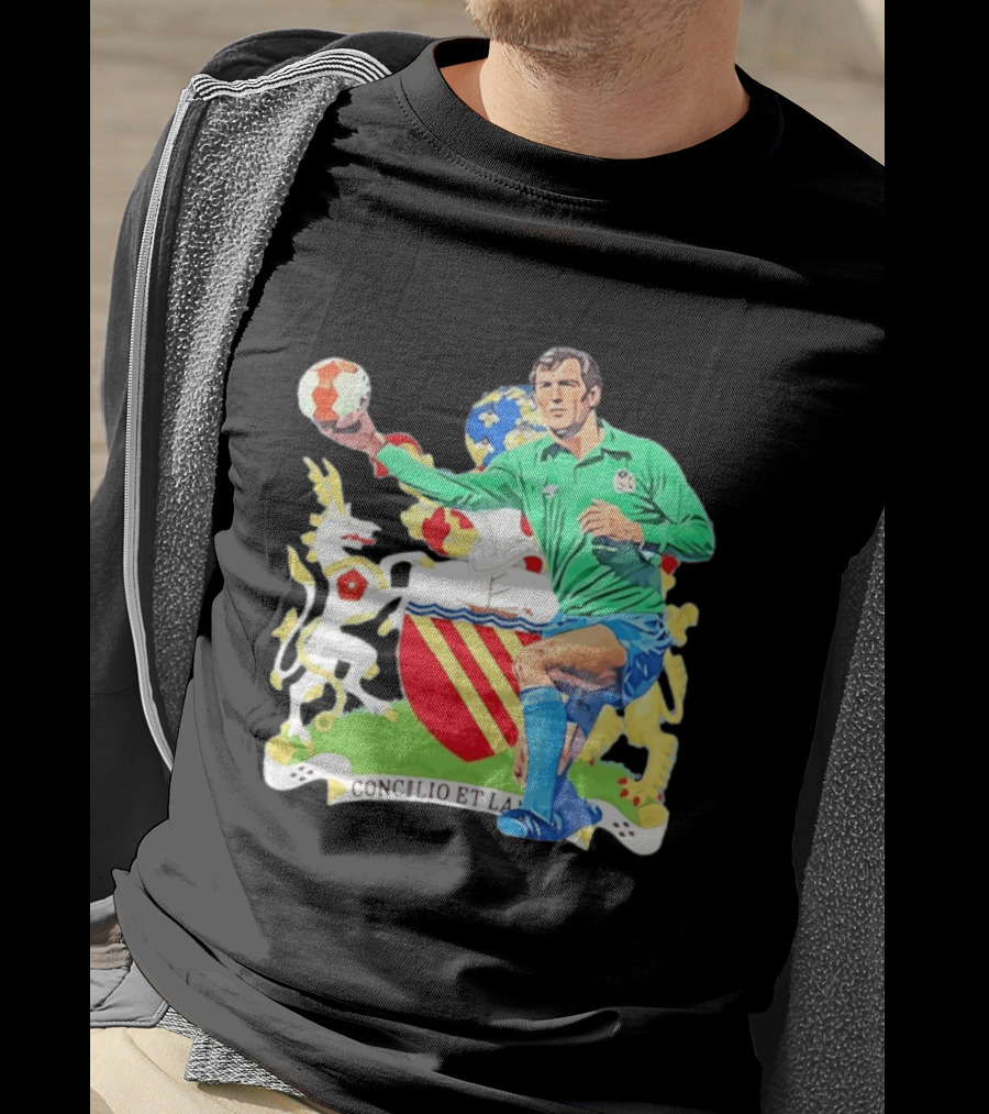 Joe Corrigan Manchester City Goalkeeper Concilio Et Labore Crest T-Shirt