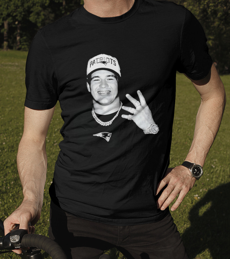 Drake Maye Patriots Cap Rings And Necklace T-Shirt