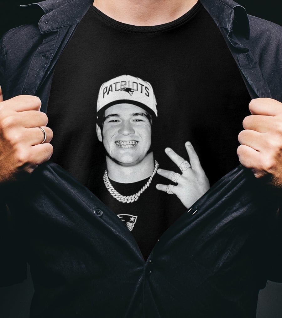 Drake Maye Patriots Cap Rings And Necklace T-Shirt