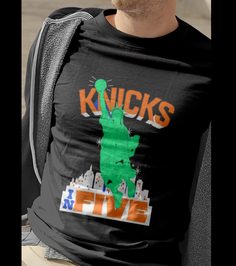 Knicks Statue Of Liberty Dunk In Five Basketball Cartoon Skyline T-Shirt