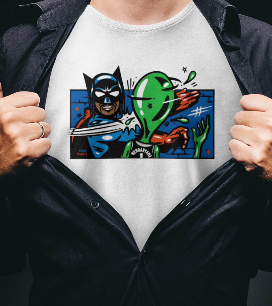 Batman Slapping Alien Knicks Beat Spurs NBA Final 2026 Soda Sports T-Shirt