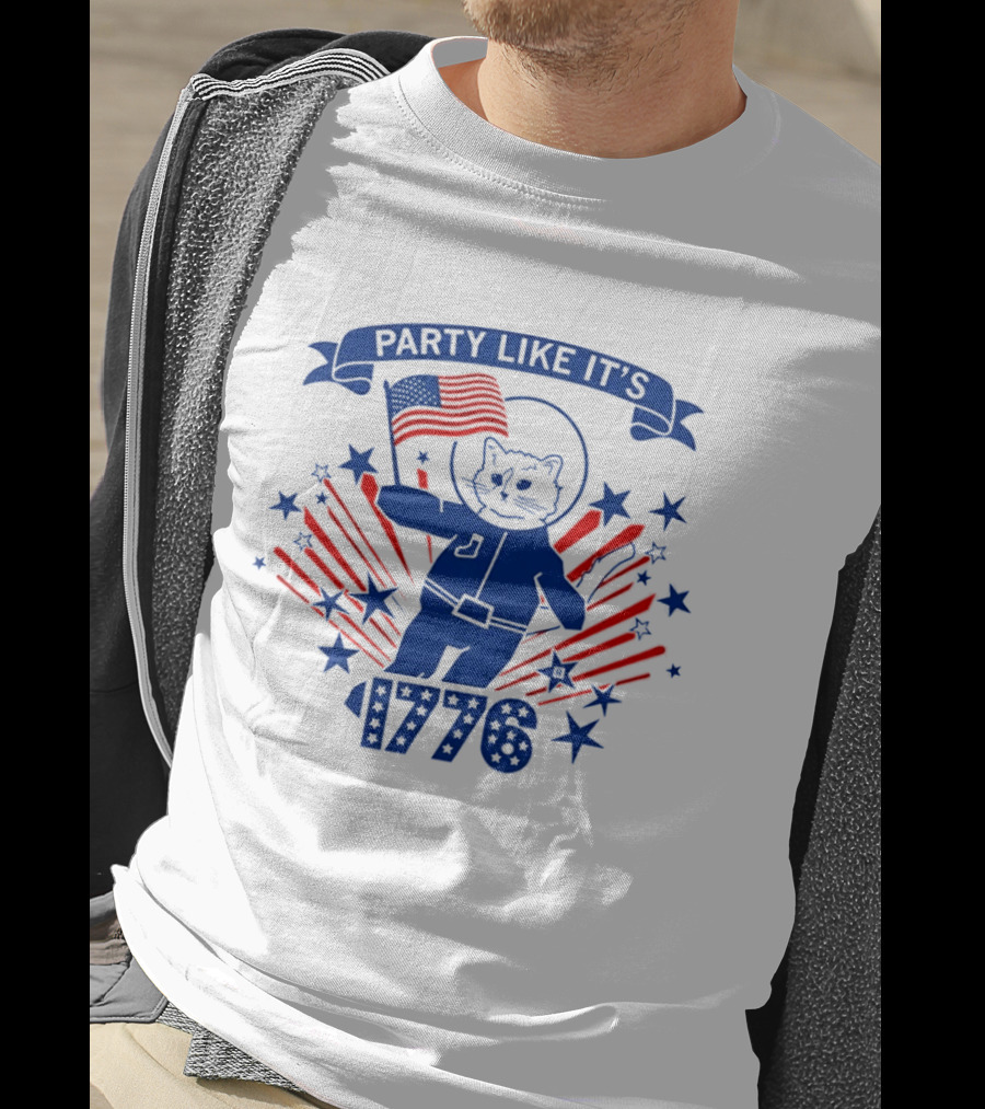 Party Like It's 1776 Astronaut Cat Holding American Flag With Stars T-Shirt