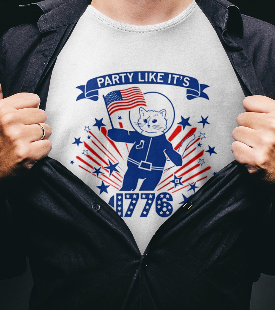 Party Like It's 1776 Astronaut Cat Holding American Flag With Stars T-Shirt