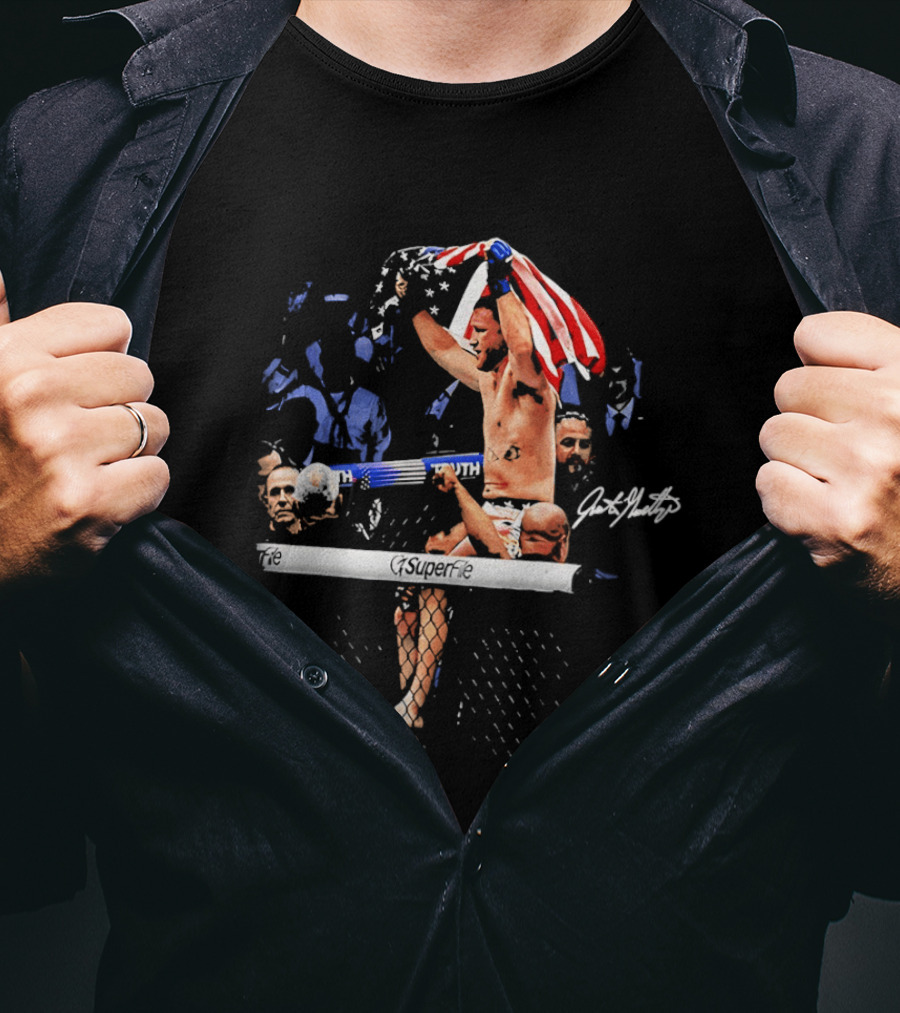 Justin Gaethje Celebrating With American Flag Victory Pose Signature Edition T-Shirt