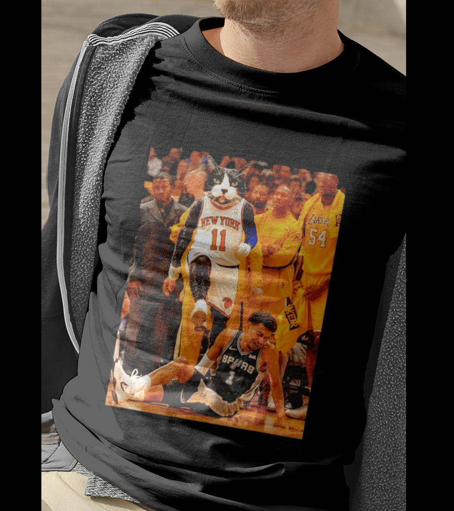 New York Knicks 11 Cat Dunks On Spurs Player Victor Wembanyama With Crowd And Lakers Players T-Shirt