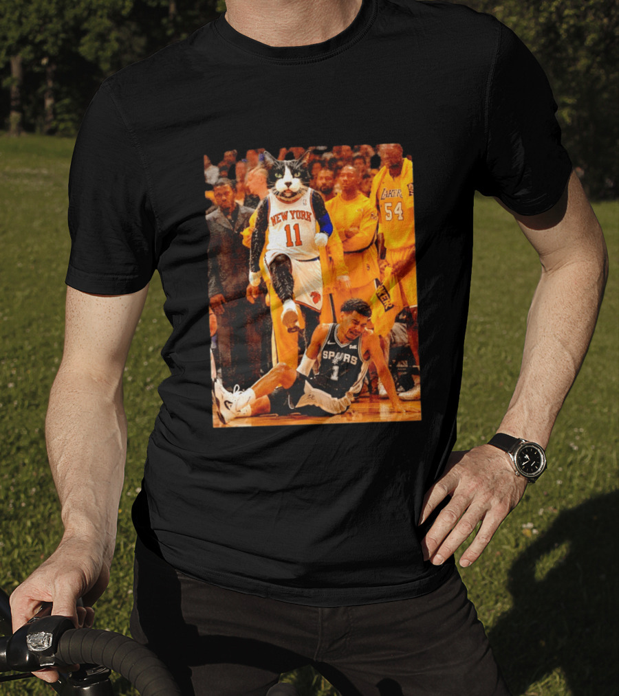 New York Knicks 11 Cat Dunks On Spurs Player Victor Wembanyama With Crowd And Lakers Players T-Shirt