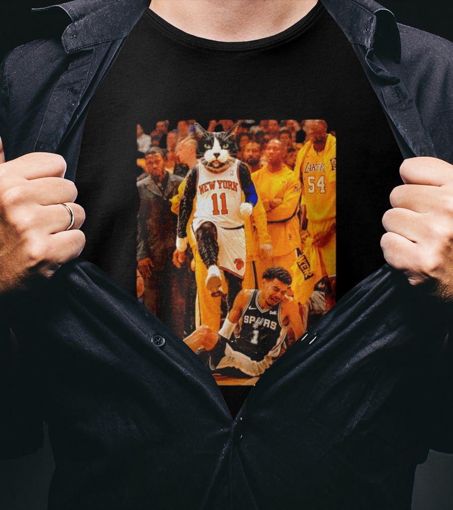 New York Knicks 11 Cat Dunks On Spurs Player Victor Wembanyama With Crowd And Lakers Players T-Shirt