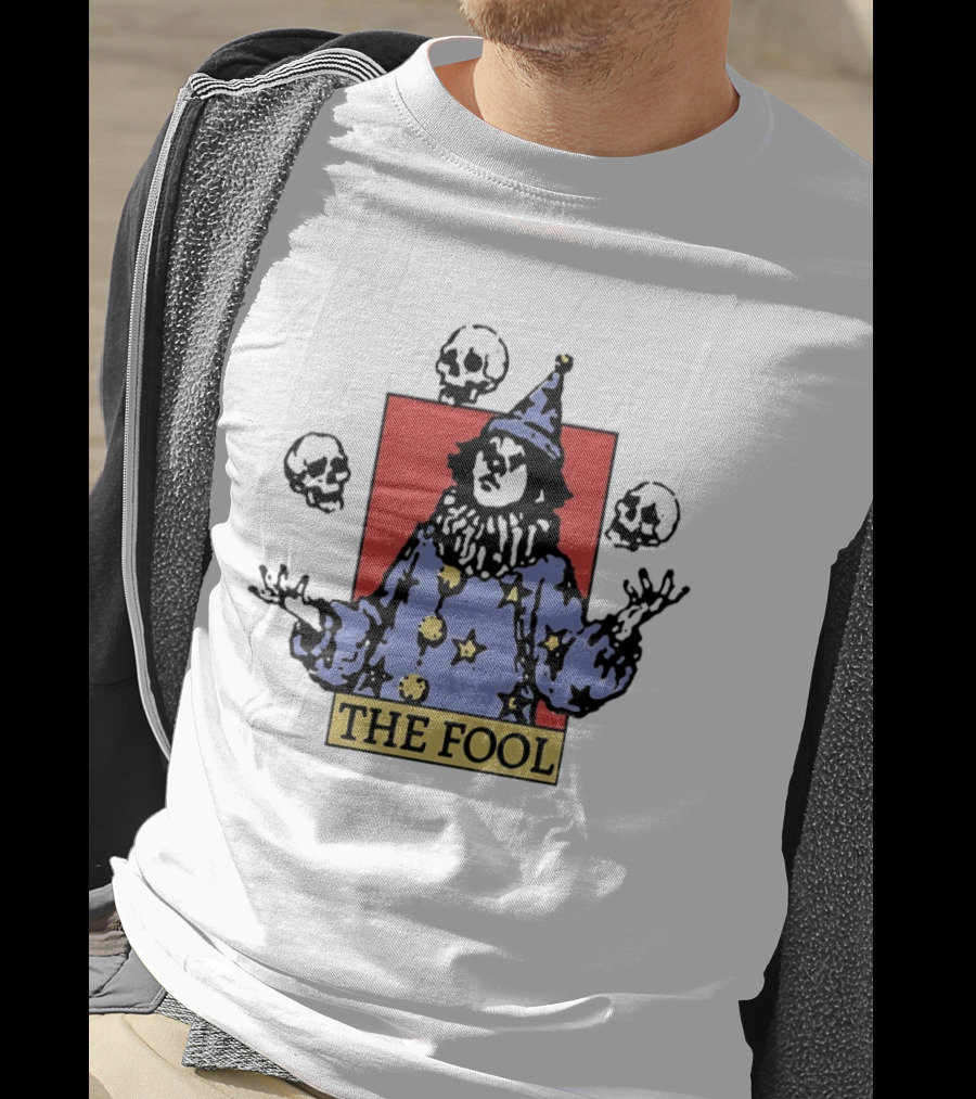 The Fool Juggling Skulls Tarot Style Wizard Hat And Stars T-Shirt