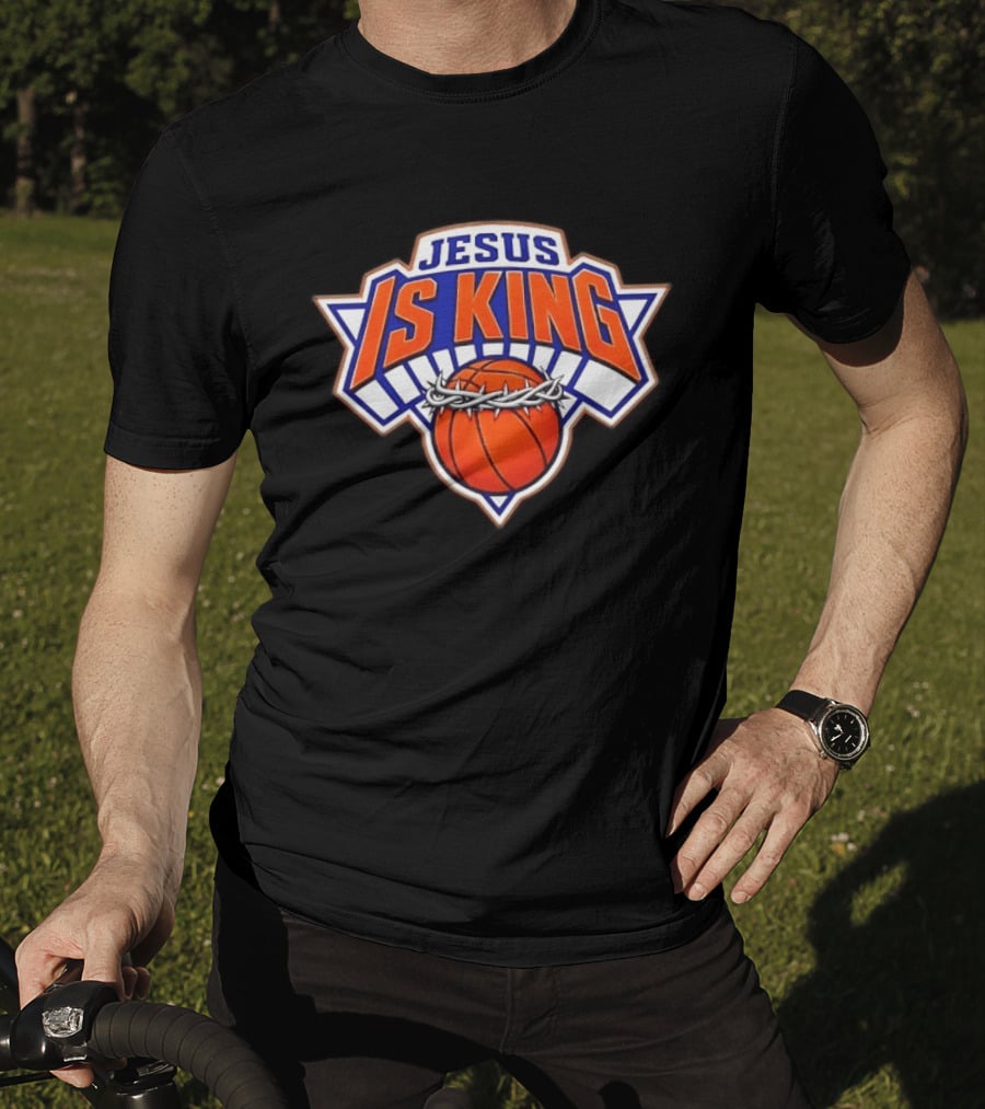 Jesus Is King New York Knicks Basketball Crowned Ball T-Shirt