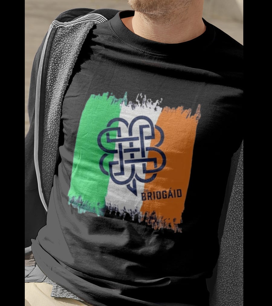 The Briogáid Celtic Knot Irish Flag T-Shirt