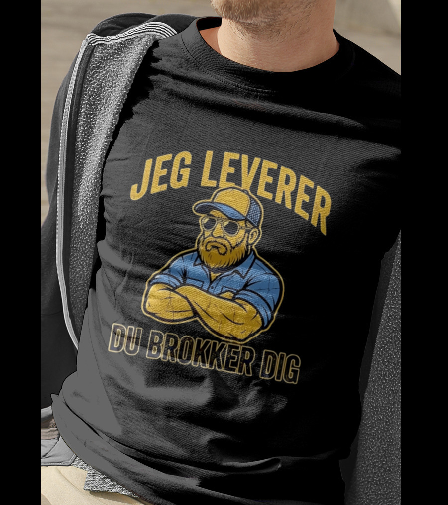 Jeg Leverer Du Brokker Dig Arm Crossed Bearded Guy In Sunglasses And Cap T-Shirt