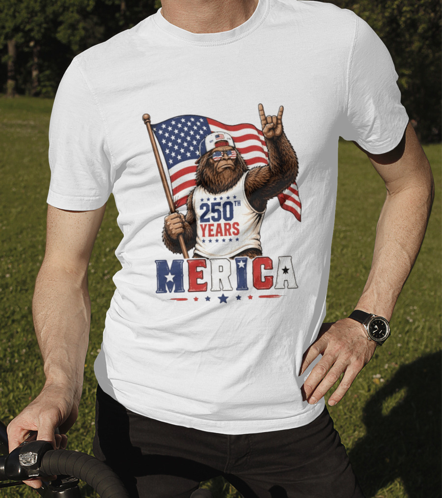 250th Years Bigfoot Merica American Flag 4th Of July Patriotic Independence Day T-Shirt