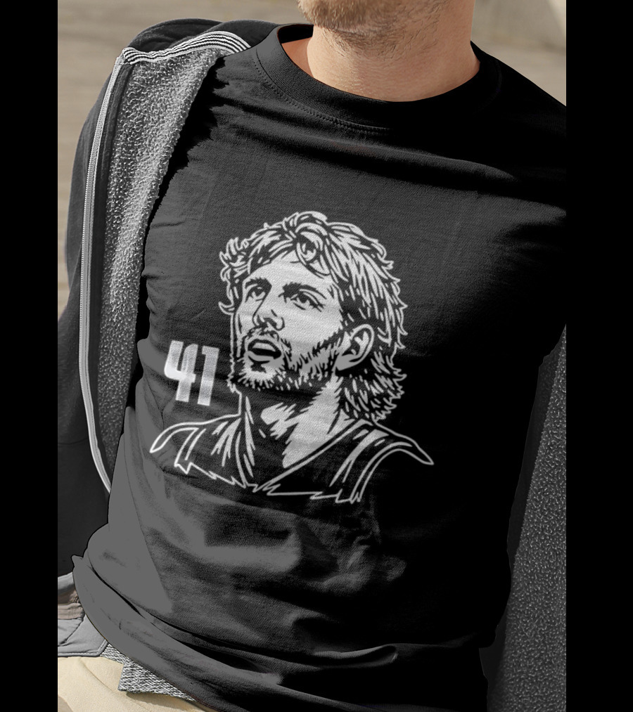 Dirk Nowitzki 41 Dallas Mavericks Headshot T-Shirt