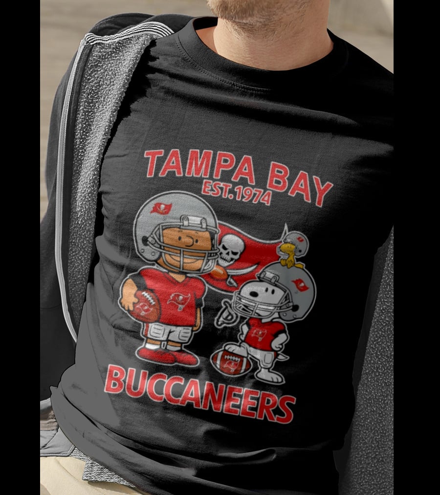 Tampa Bay Buccaneers Snoopy And Charlie Brown EST 1974 T-Shirt