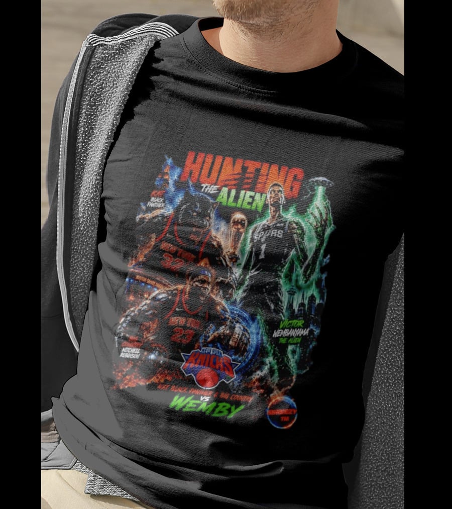 Hunting The Alien KAT Black Panther New York Knicks Mitchell Robinson Vs Wemby Victor Wembanyama T-Shirt