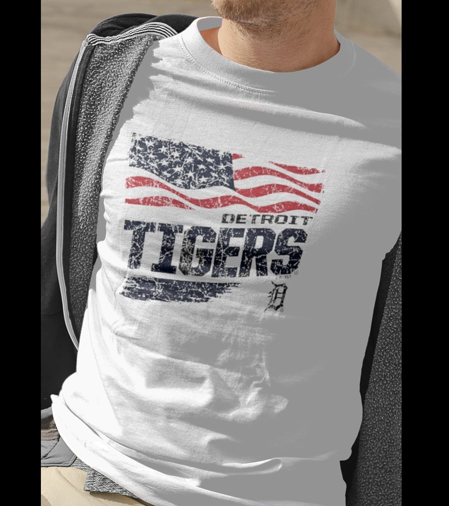 Detroit Tigers Waving American Flag 4th Of July Celebration T-Shirt