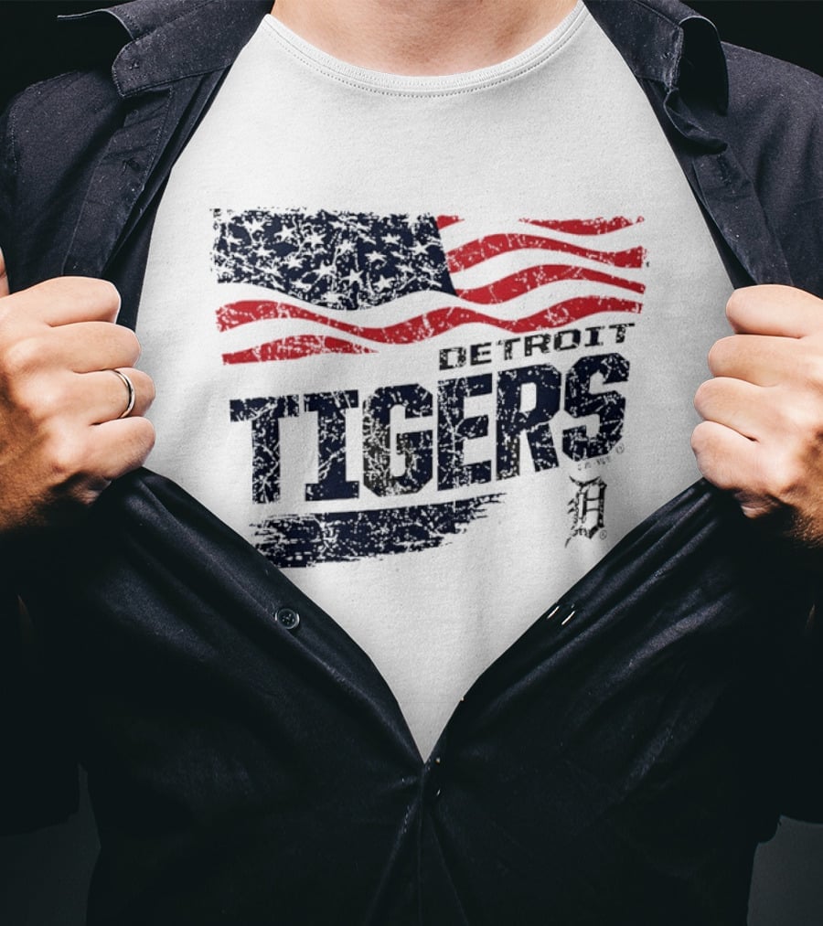Detroit Tigers Waving American Flag 4th Of July Celebration T-Shirt