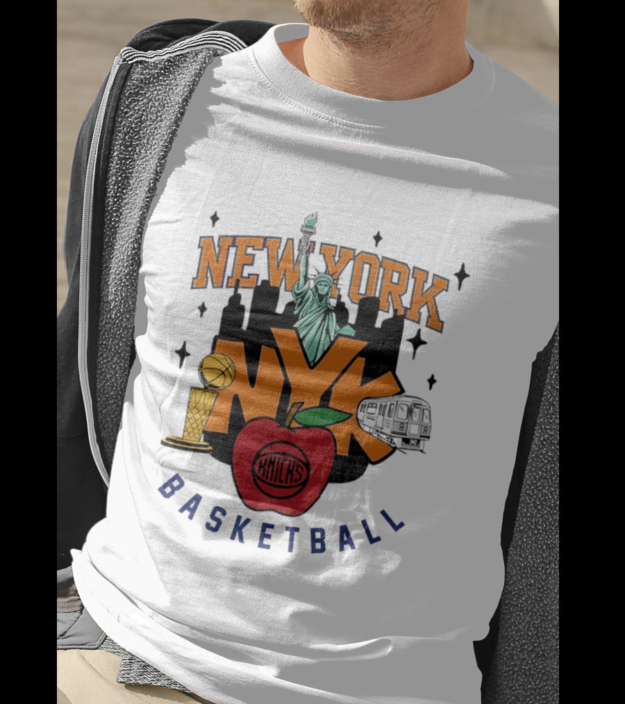 New York Knicks NYK Big Apple Basketball Statue Subway Skyline T-Shirt