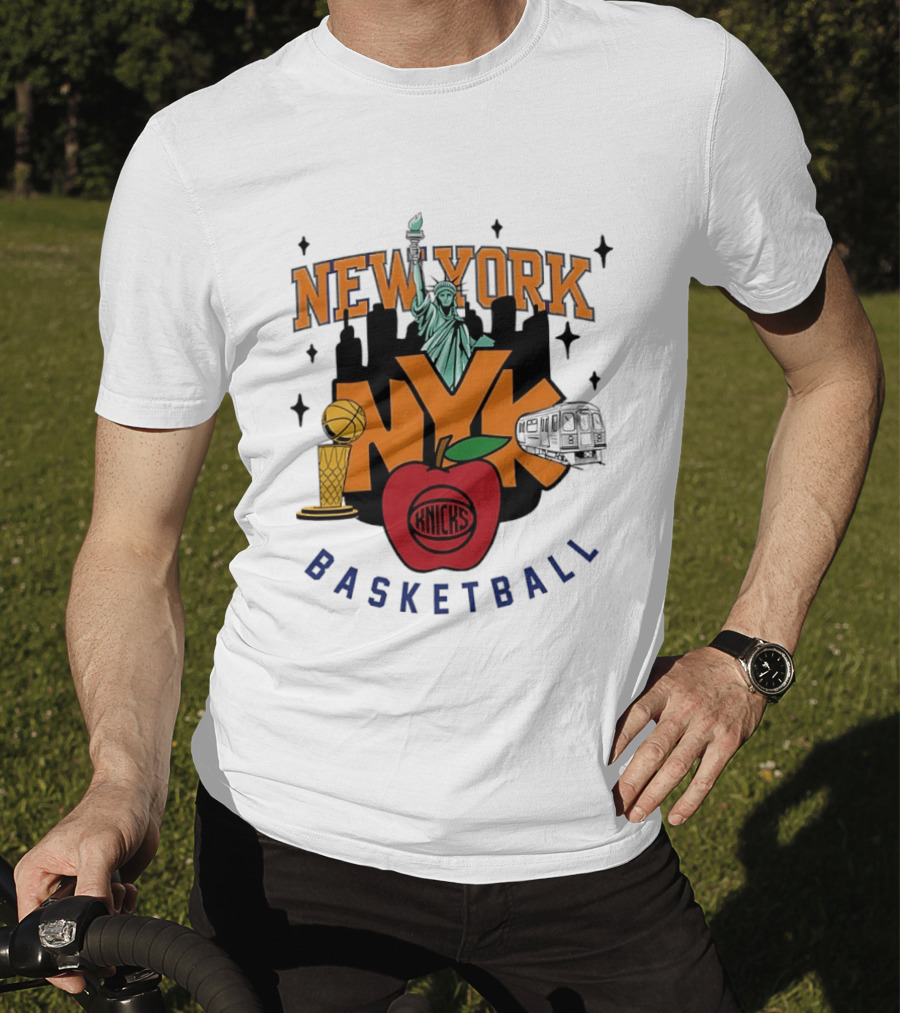 New York Knicks NYK Big Apple Basketball Statue Subway Skyline T-Shirt