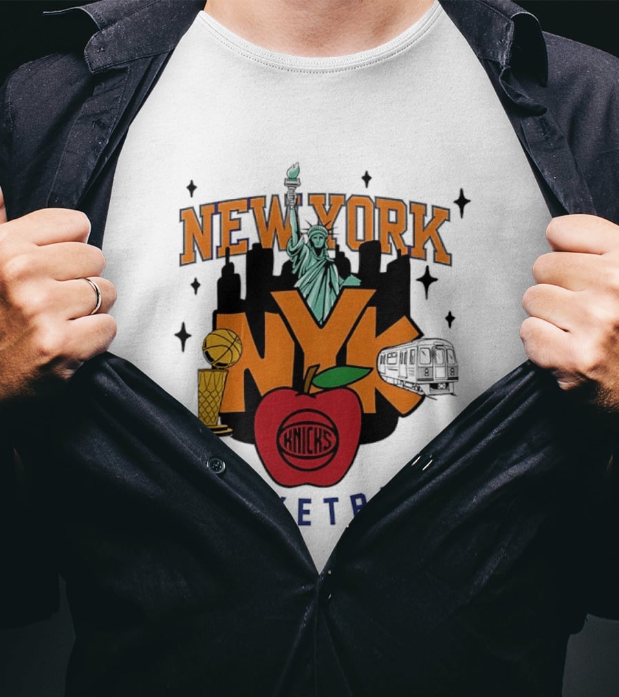 New York Knicks NYK Big Apple Basketball Statue Subway Skyline T-Shirt