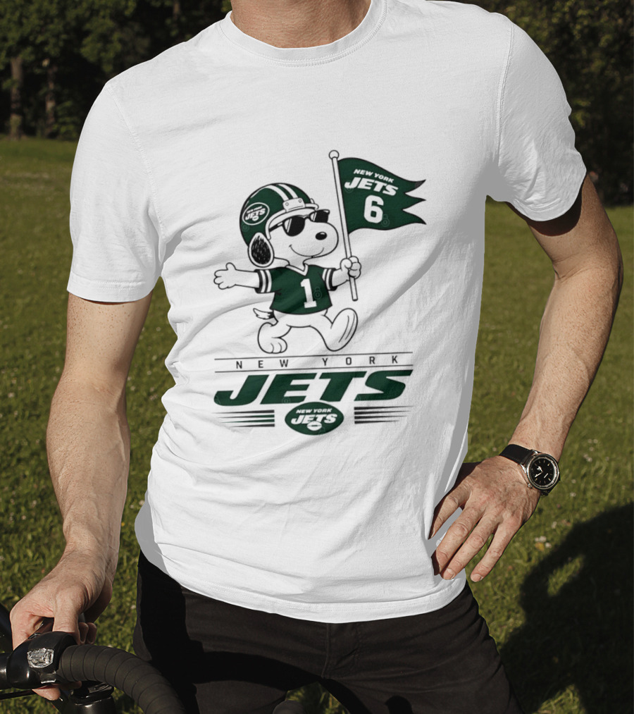 Snoopy Peanuts New York Jets Football 6 1 T-Shirt