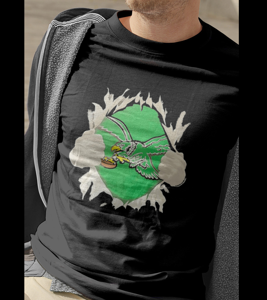 Philadelphia Eagles Vintage Chest Rip Football Fan T-Shirt