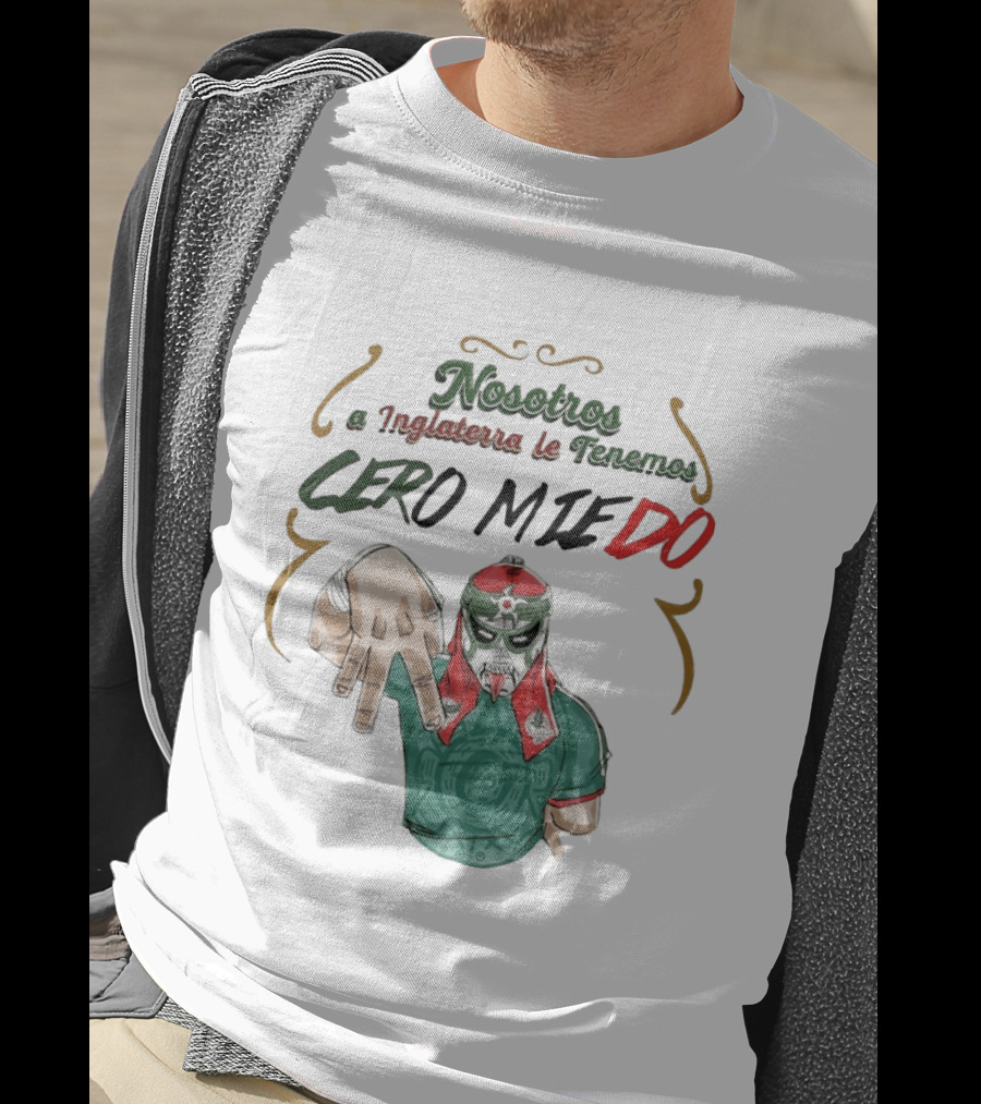 Nosotros A Inglaterra Le Tenemos Cero Miedo Luchador Mexicano Espíritu Valiente T-Shirt