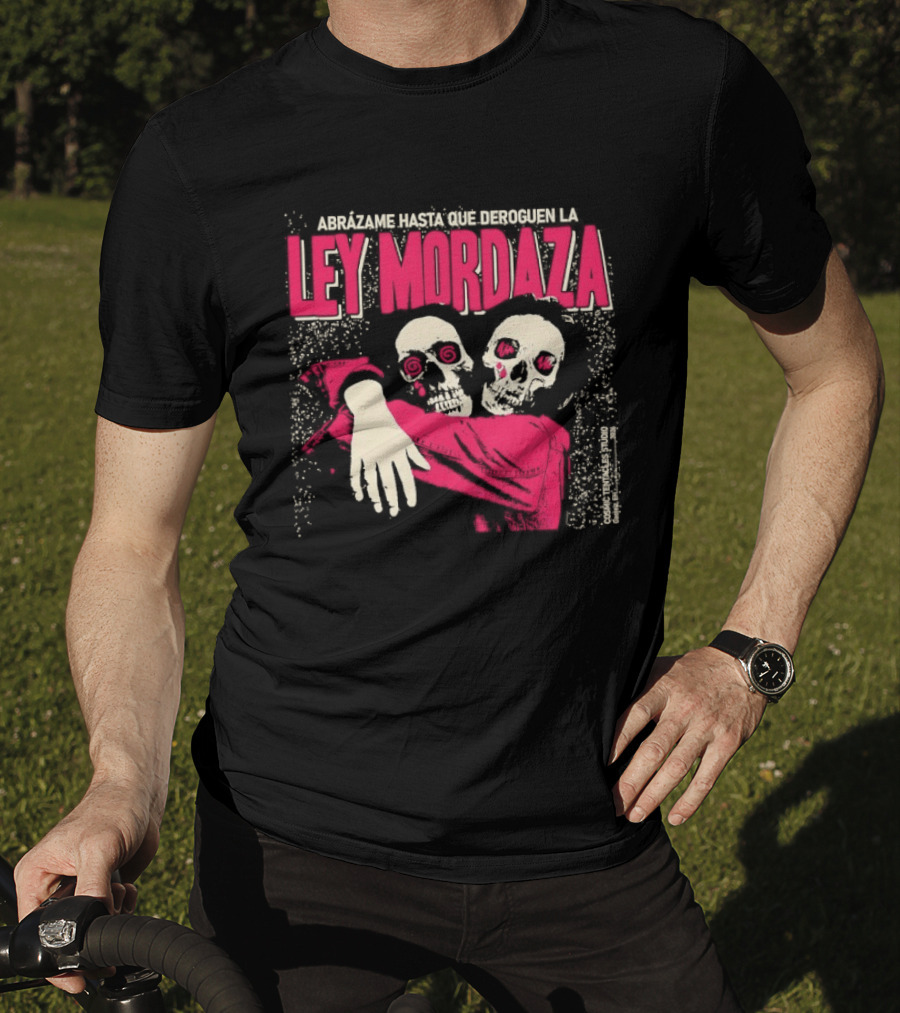 Abrazame Hasta Que Deroguen La Ley Mordaza T-Shirt
