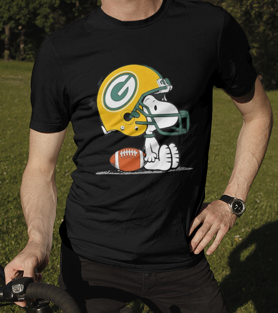 Snoopy Green Bay Packers Football Helmet Collaboration With Peanuts T-Shirt