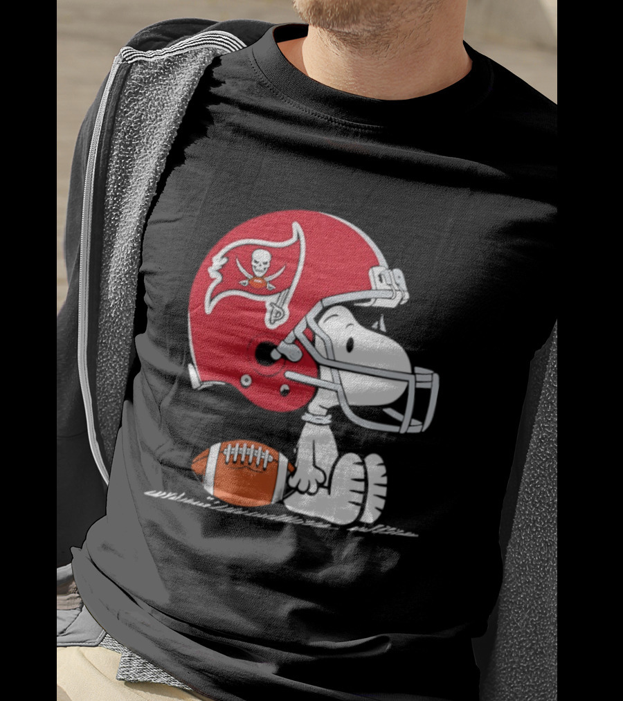 Snoopy Tampa Bay Buccaneers Football Helmet Peanuts Crossover NFL Collaboration T-Shirt