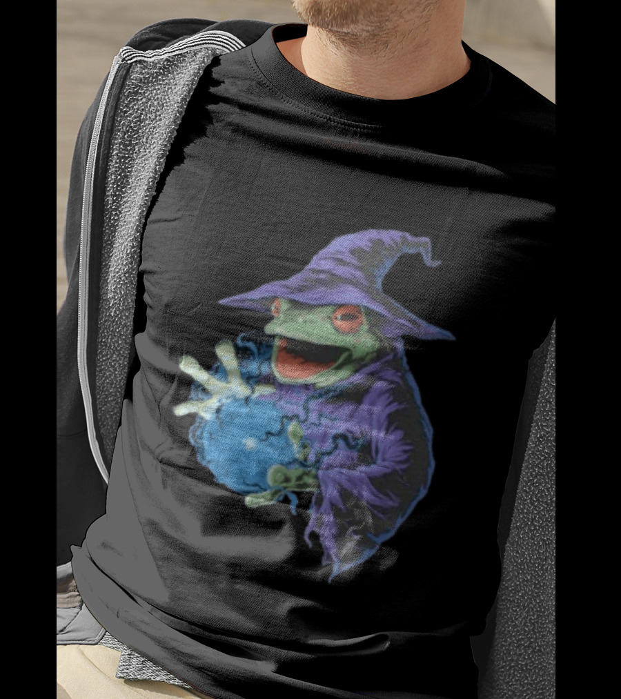 Wizard Frog In Purple Robe Casting Blue Magic Spell T-Shirt