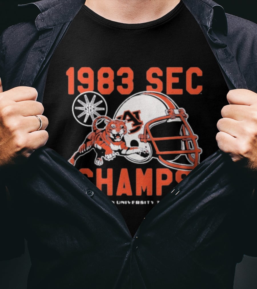 Auburn University Tigers 1983 SEC Champs Tiger Football Helmet T-Shirt