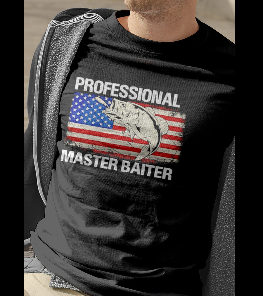Professional Master Baiter Distressed American Flag Fishing USA Flag T-Shirt