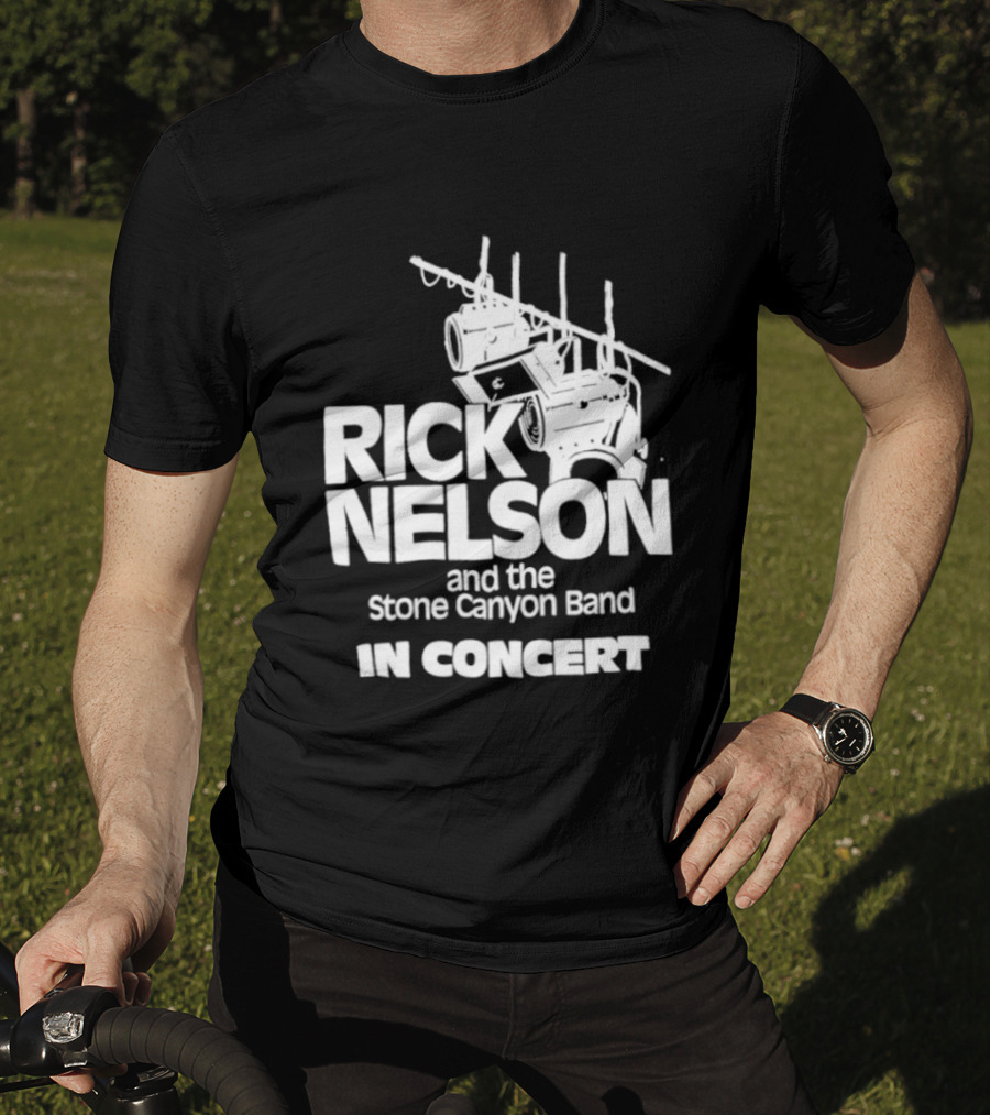 Rick Nelson And The Stone Canyon Band In Concert Trắng Trên Nền đen Dàn đèn Sân Khấu T-Shirt