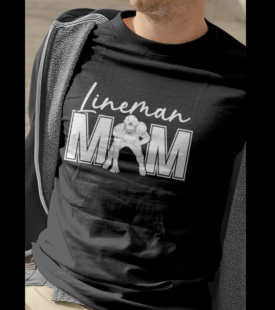 Lineman Mom Football Player Bold Lettering T-Shirt