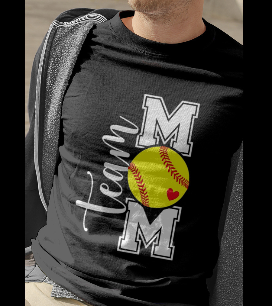 Team Mom Softball Yellow Heart Ball T-Shirt