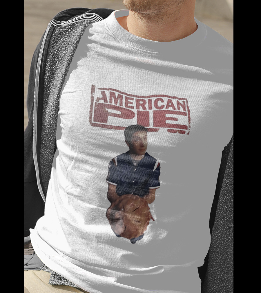 Jason Biggs As Jim Levenstein Holding Pie American Pie Movie T-Shirt