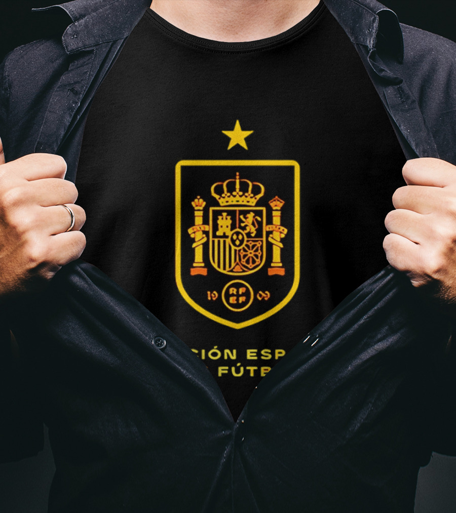 Selección Española De Fútbol Escudo Oficial Con Estrella De Campeones De Fútbol T-Shirt