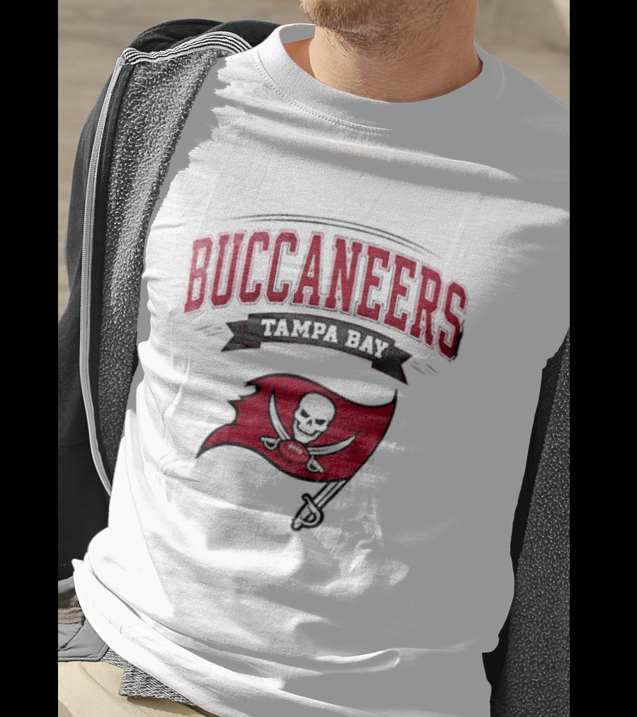 Tampa Bay Buccaneers Ghostface Running Football Pirate Flag T-Shirt