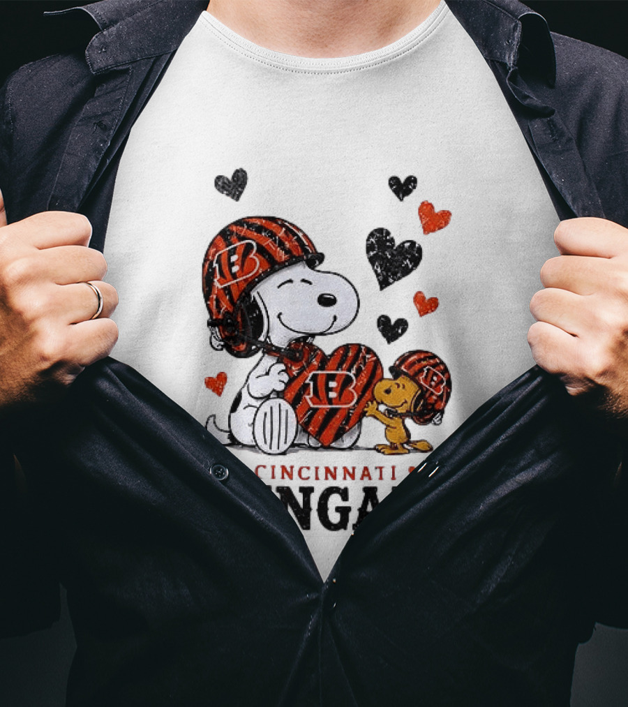 Cincinnati Bengals Peanuts Snoopy And Woodstock Love Hearts T-Shirt