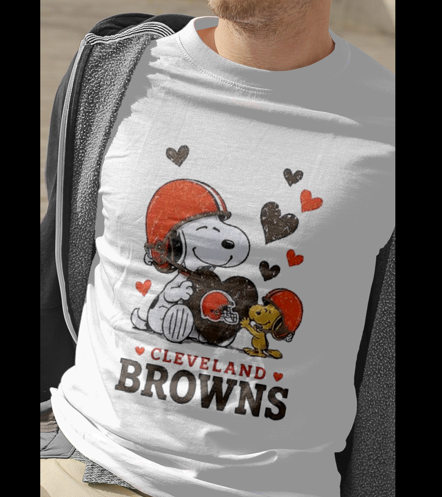 Cleveland Browns Peanuts Snoopy Woodstock Heart Helmets Love T-Shirt
