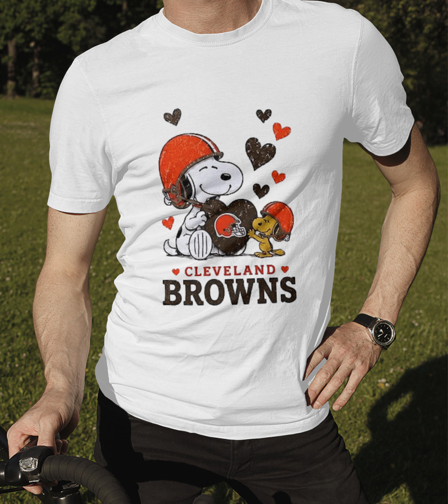Cleveland Browns Peanuts Snoopy Woodstock Heart Helmets Love T-Shirt