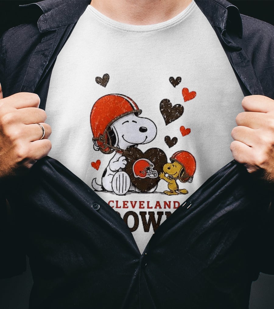 Cleveland Browns Peanuts Snoopy Woodstock Heart Helmets Love T-Shirt