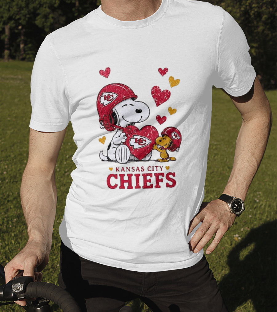 Kansas City Chiefs Peanuts Snoopy Hearts And Laughter T-Shirt